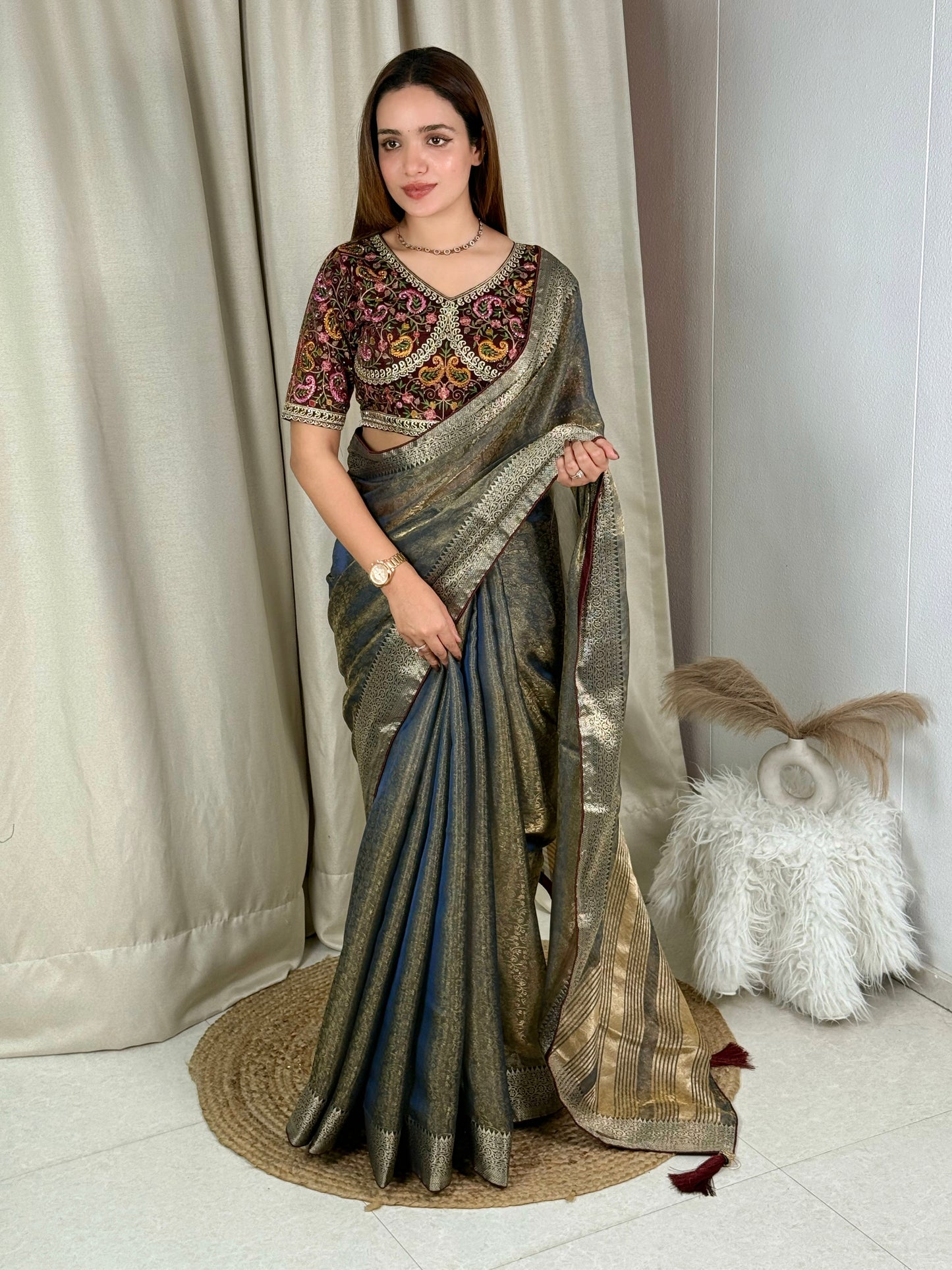 Fandy Silk zari weaving jacquard in full saree pallu and border