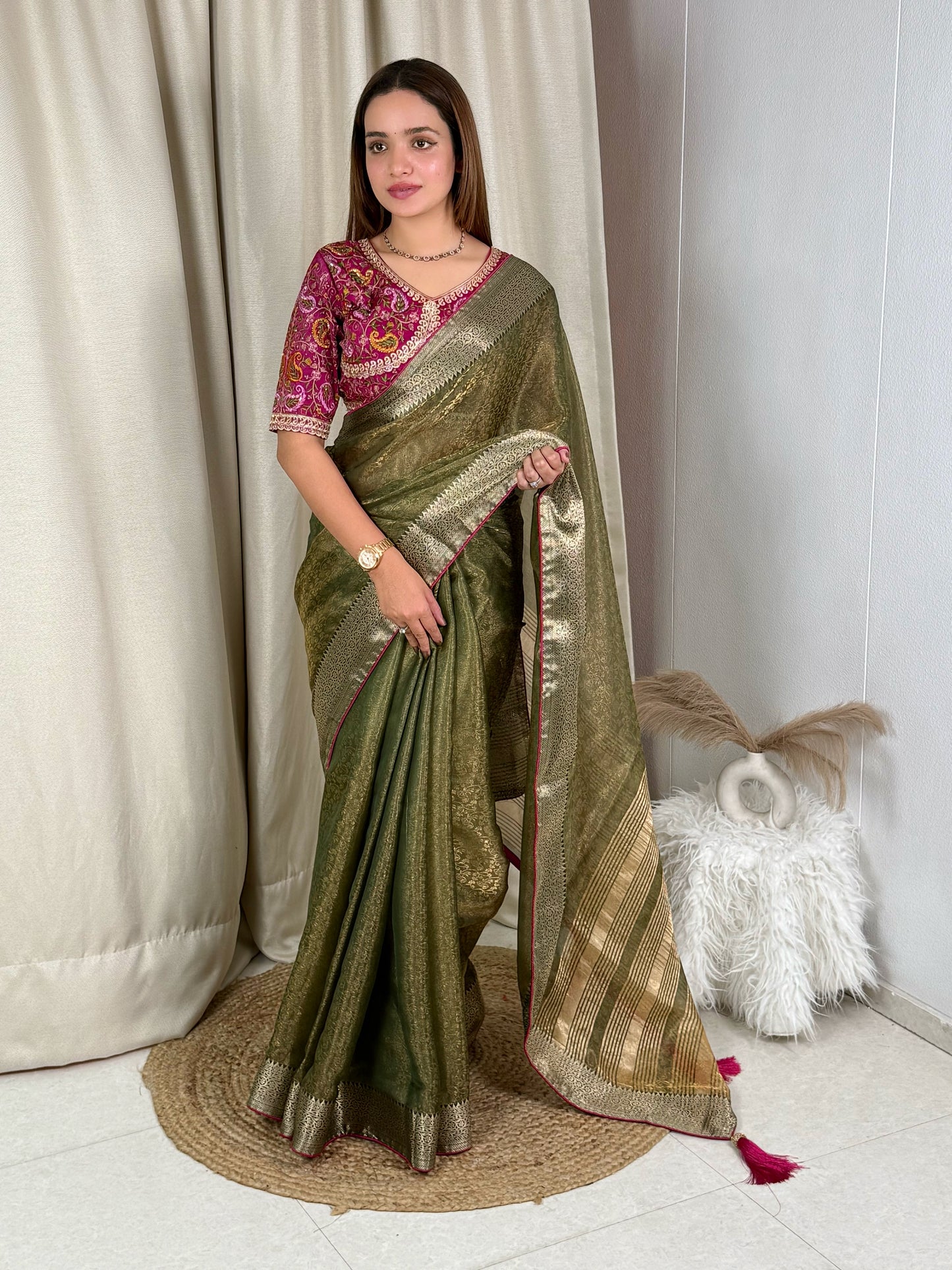 Fandy Silk zari weaving jacquard in full saree pallu and border
