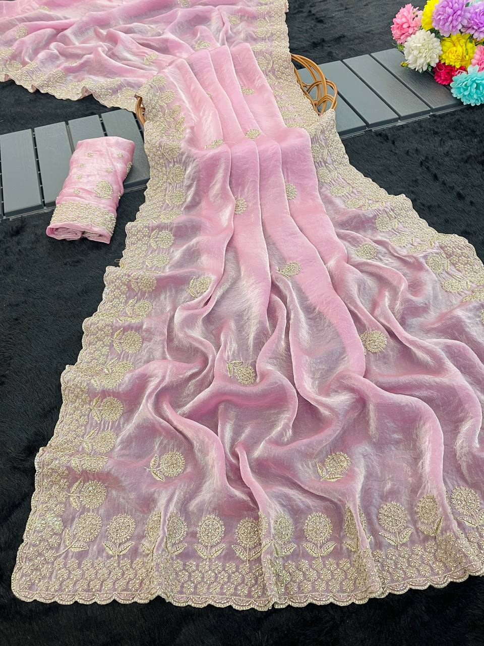 Suche jemanden für einen schönen Sari in der gleichen Farbe