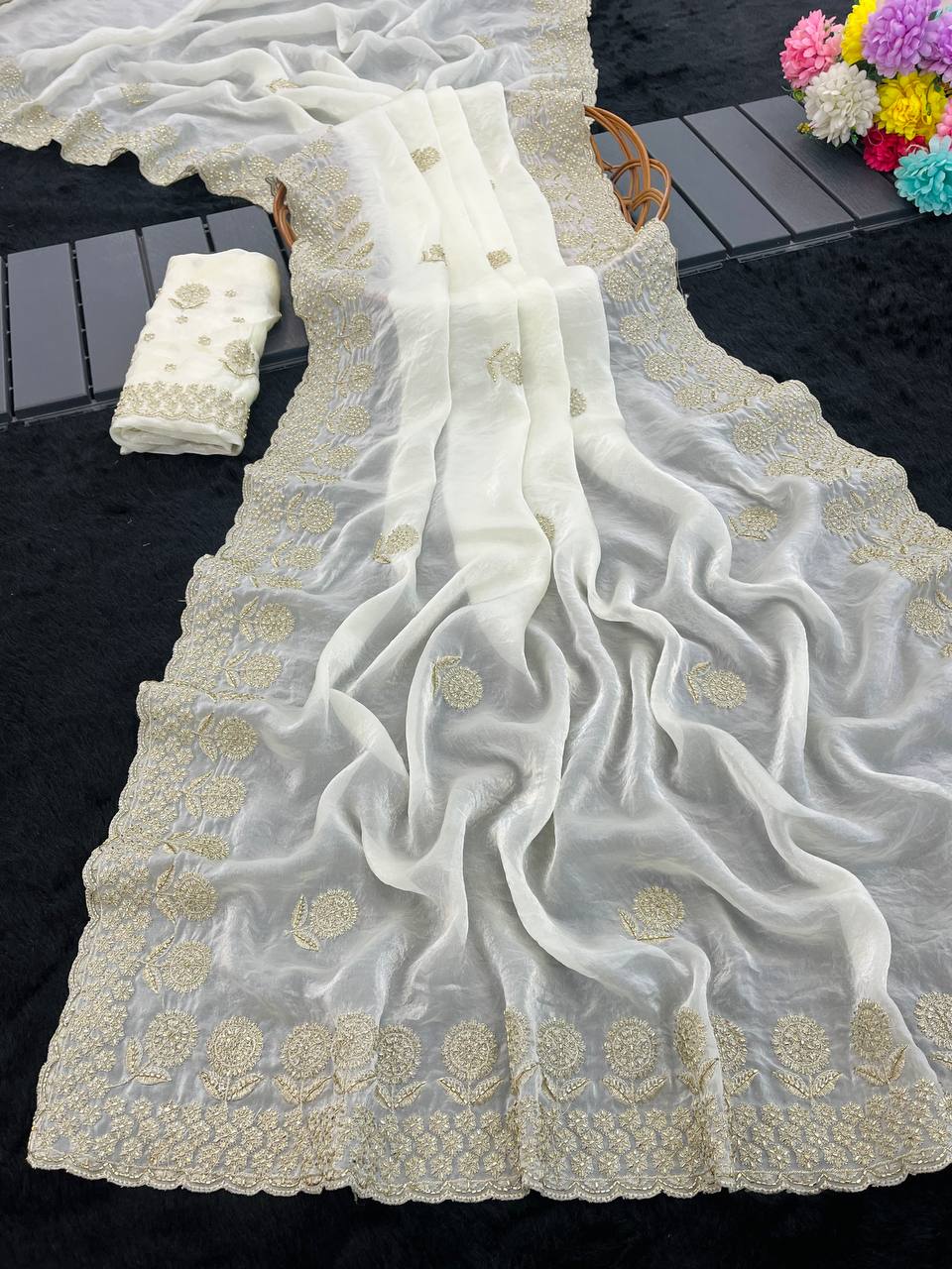 Suche jemanden für einen schönen Sari in der gleichen Farbe