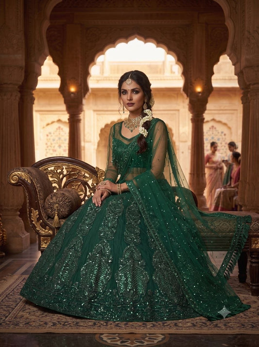 Sehen Sie umwerfend aus in diesem wunderschönen cremefarbenen Lehenga-Set