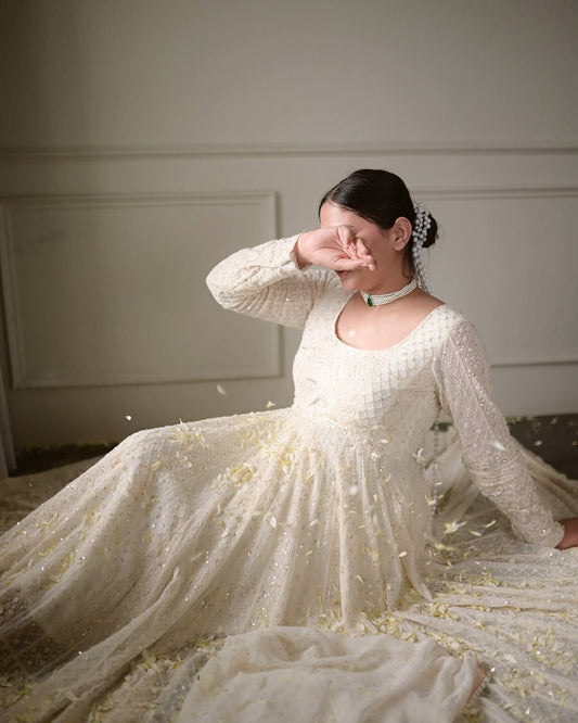 COSTUME DE TRAVAIL EN SOIE VICHITRA LOURDE À SÉQUENCES DE BRODERIE