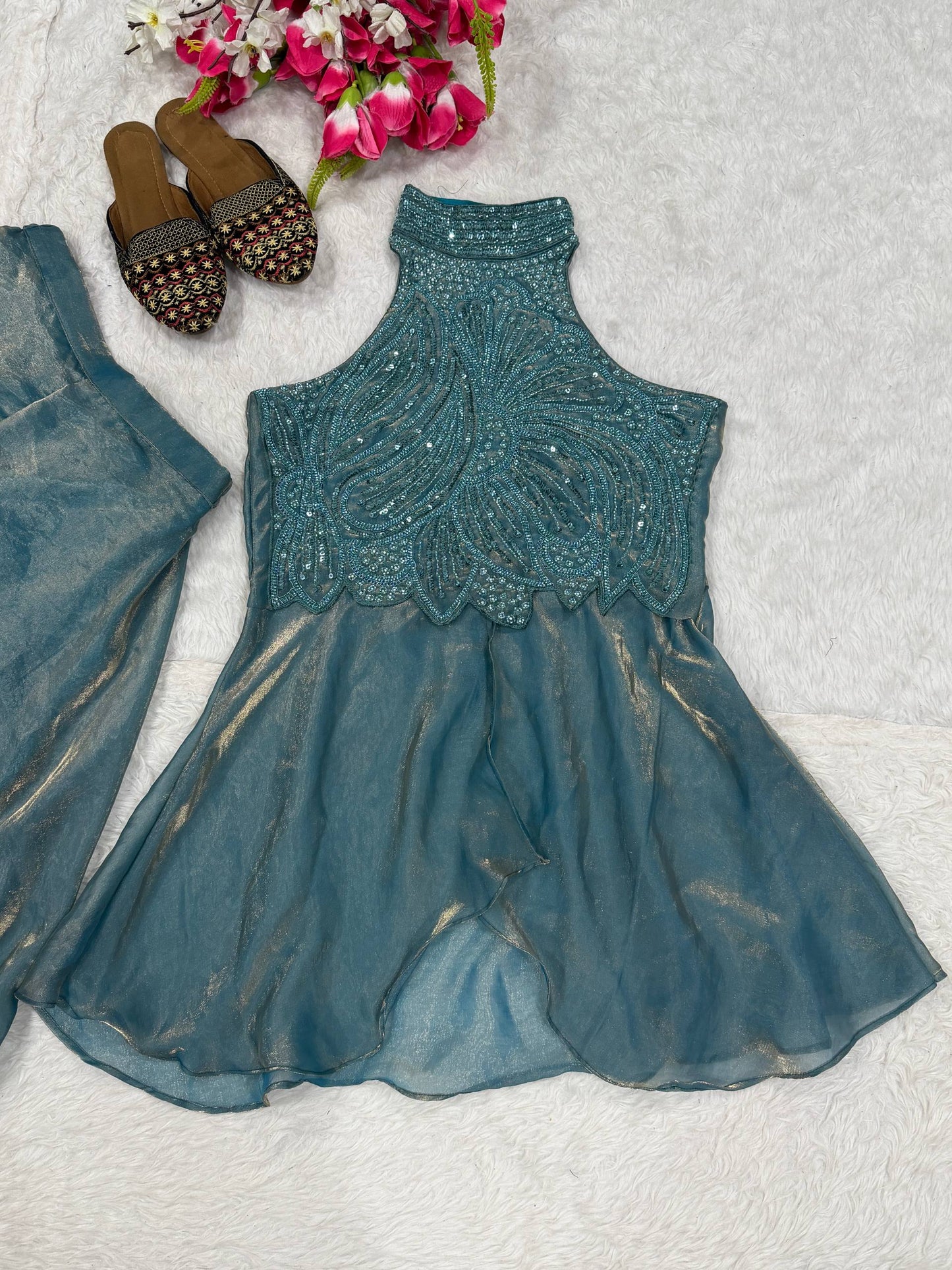 Heavy Bids Hand Work And Moti Work Suit