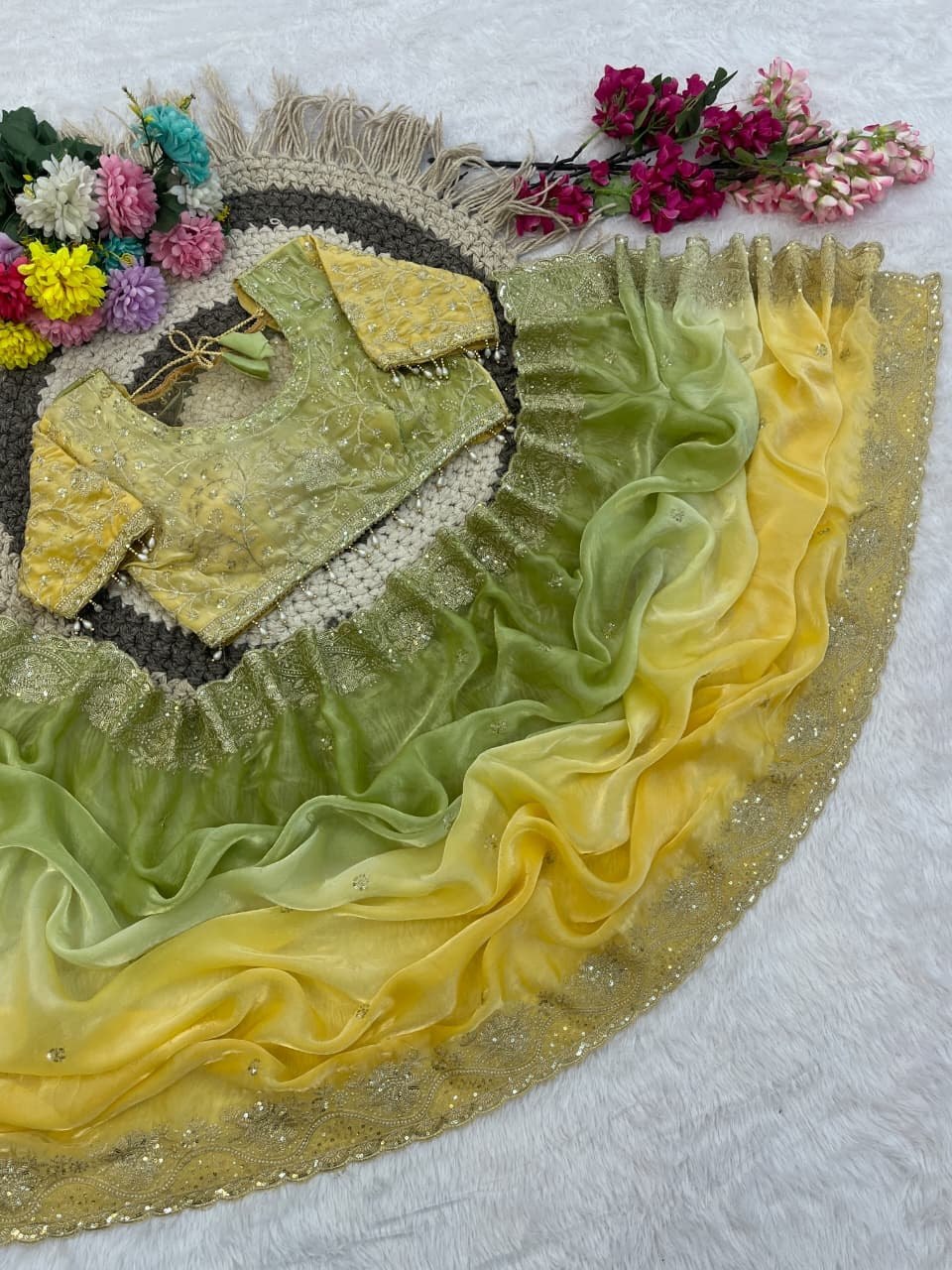 Je recherche quelqu'un pour ce magnifique sari de la même couleur
