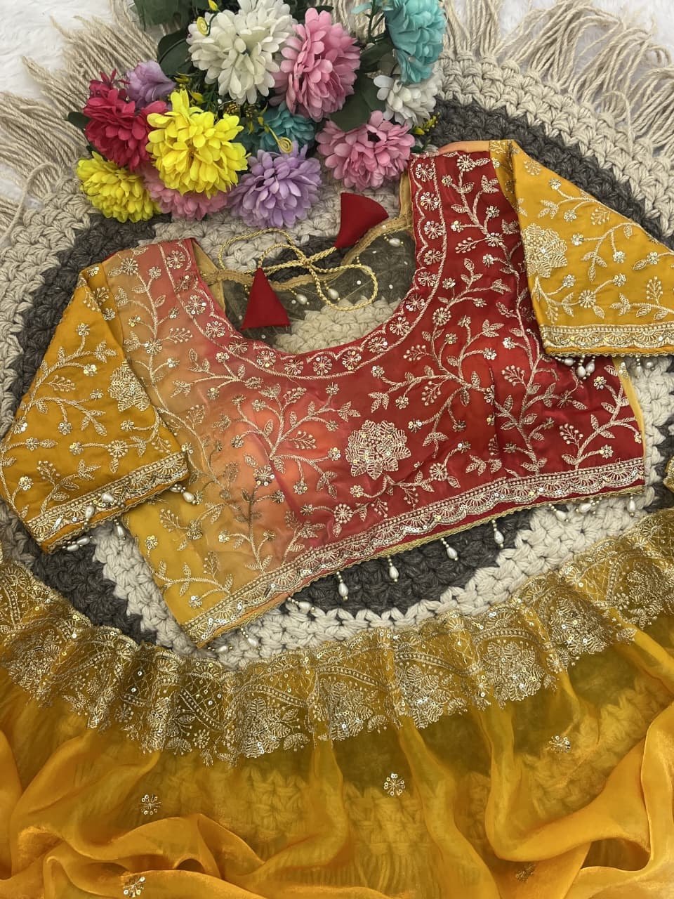 Suche jemanden für einen schönen Sari in der gleichen Farbe