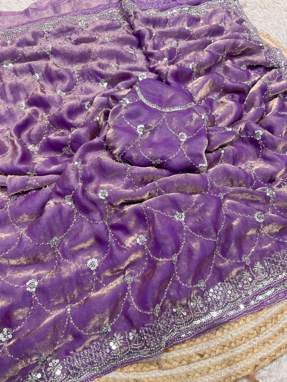 Suche jemanden für einen schönen Sari in der gleichen Farbe
