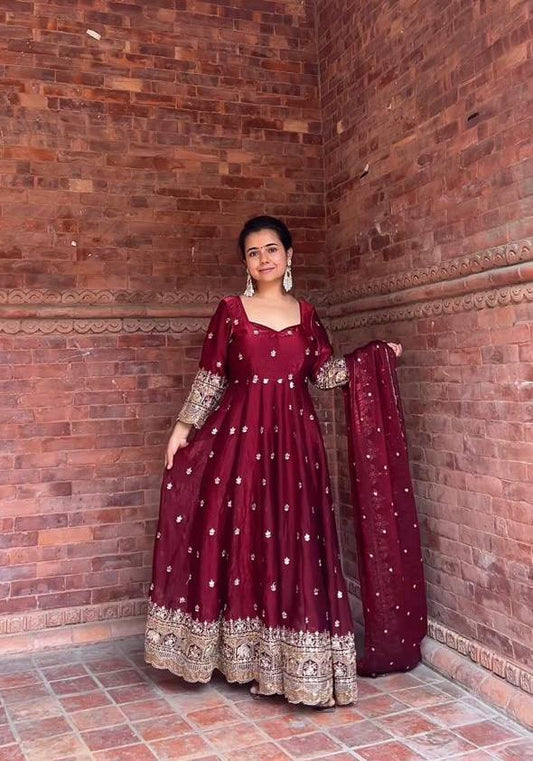 Presenting New Đěsigner Anarkali Suit In New Fancy Style