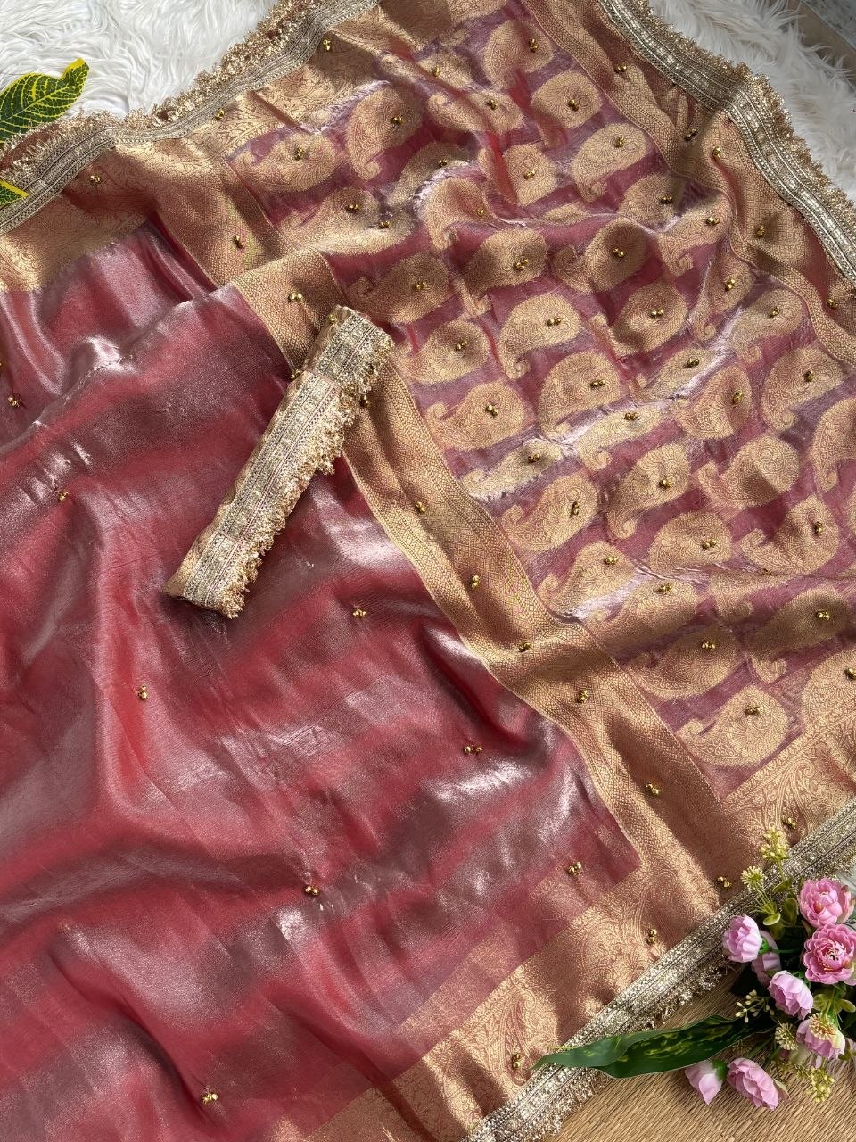 Je recherche quelqu'un pour ce magnifique sari de la même couleur