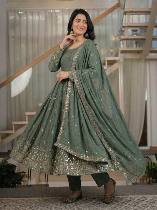 Presenting New Đěsigner Anarkali Suit In New Fancy Style