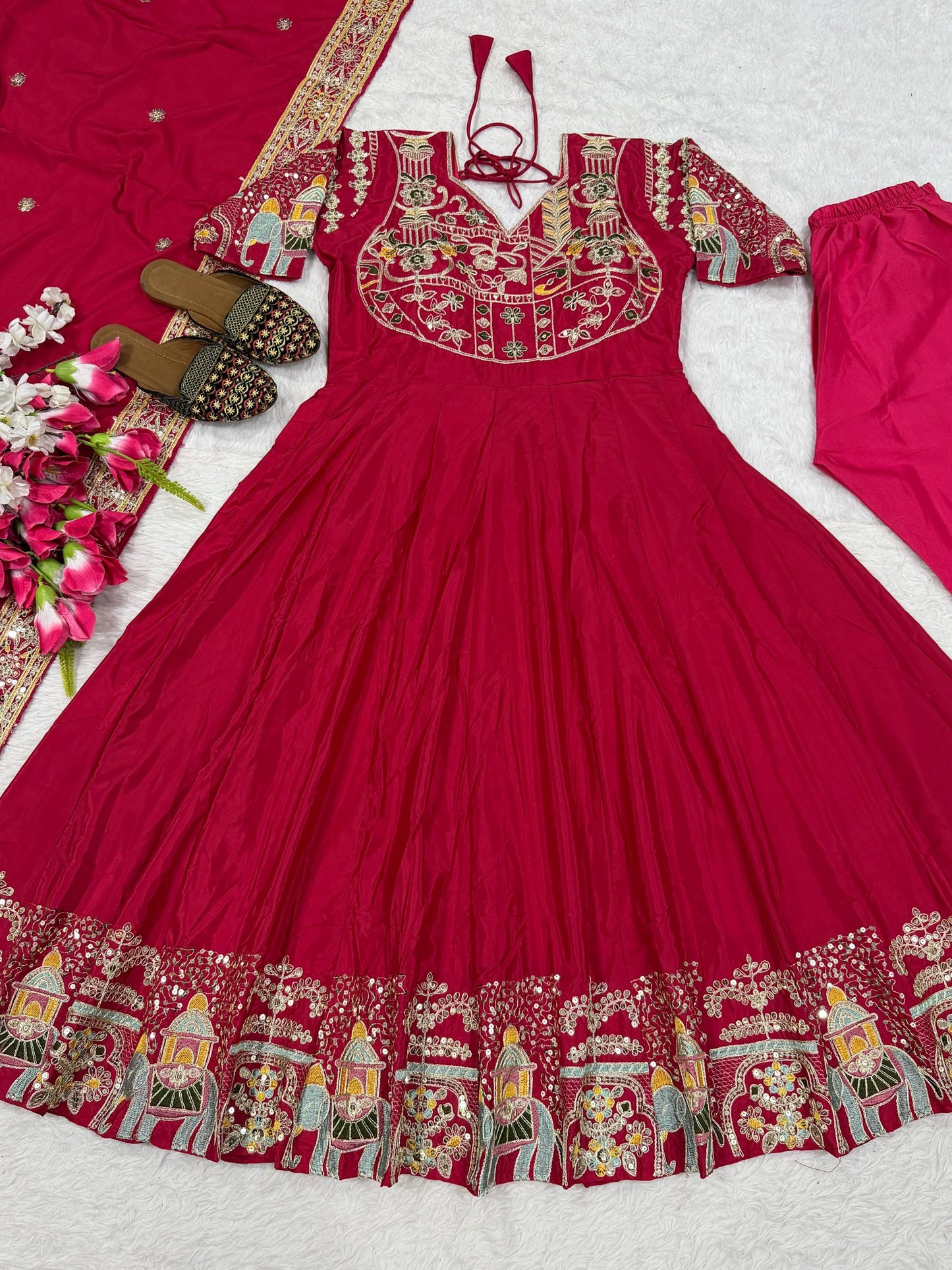 Presenting New Đěsigner Anarkali Suit In New Fancy Style