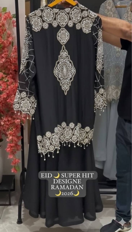 Robe de travail brodée en georgette fleurie artificielle avec de riches paillettes