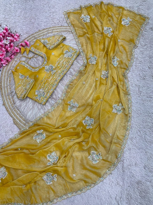 Suche jemanden für einen schönen Sari in der gleichen Farbe