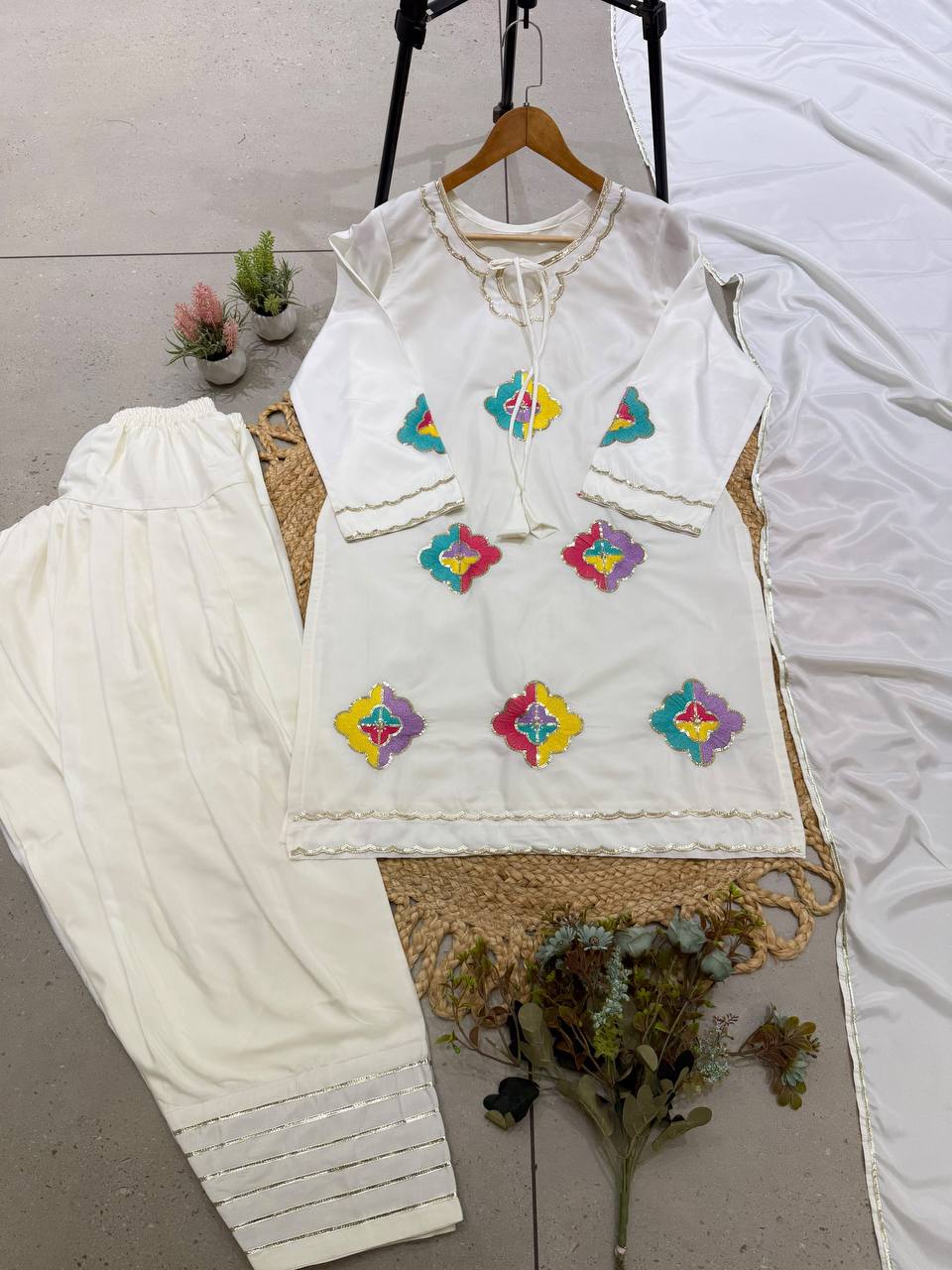 PREMIUM-FERTIGANZUG-SET AUS ANARKALI