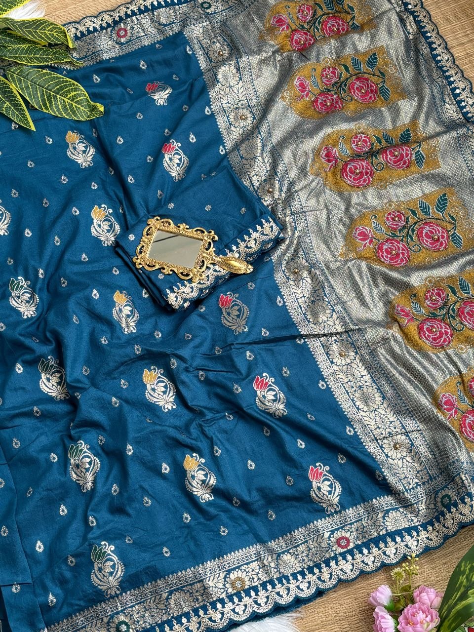 Very soft nd elegant rich look dola silk fabrics saree