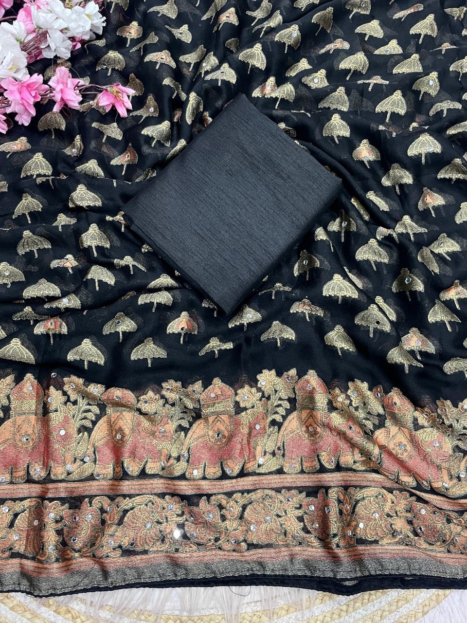 mono banglori with beautiful piping saree