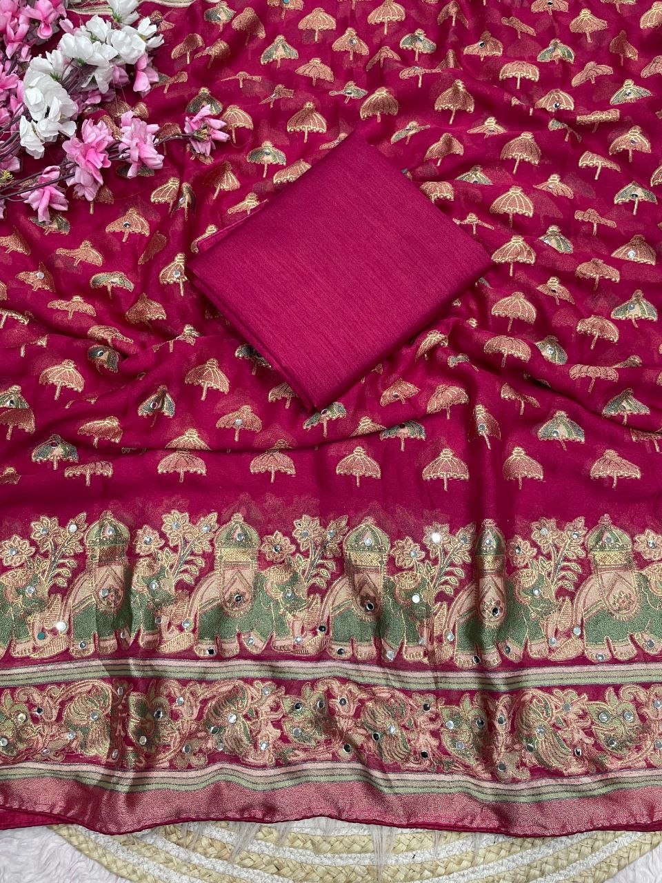 mono banglori with beautiful piping saree