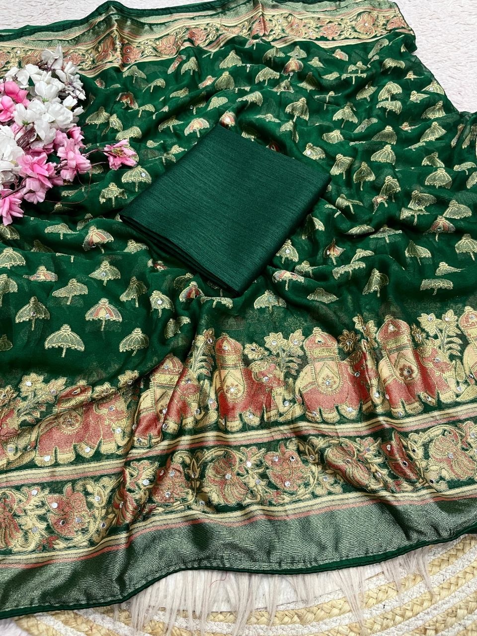mono banglori with beautiful piping saree