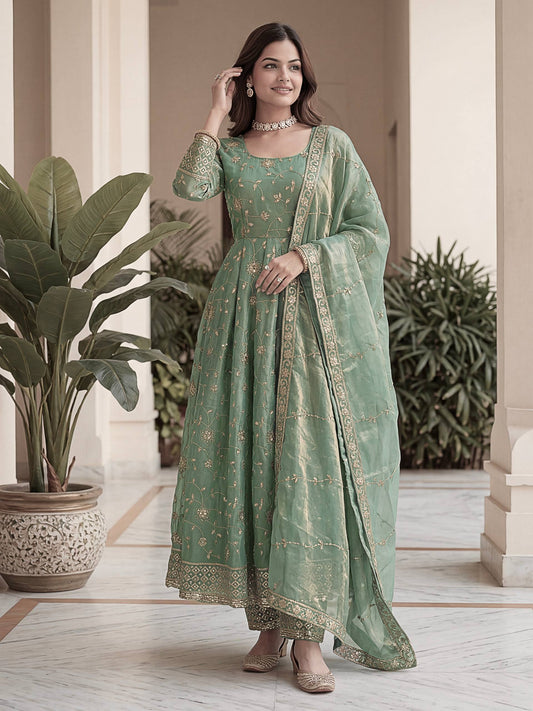 Robe de travail brodée en georgette fleurie artificielle avec de riches paillettes