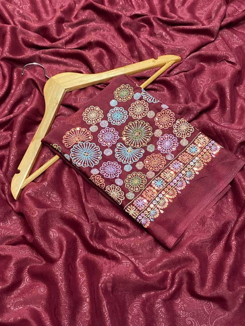luxurious and glamorous trending kareena saree