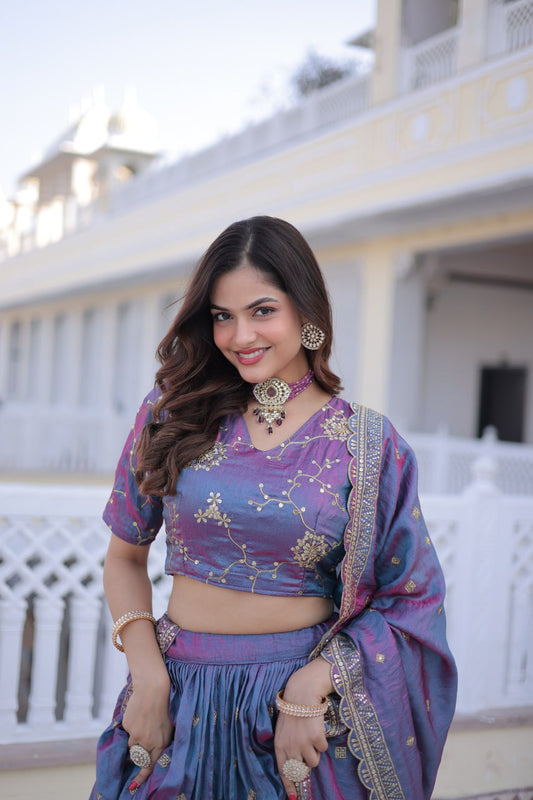 Sehen Sie umwerfend aus in diesem wunderschönen cremefarbenen Lehenga-Set