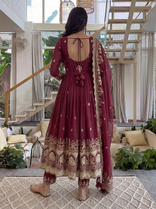 Royal Anarkali that speaks elegance in every thread gown