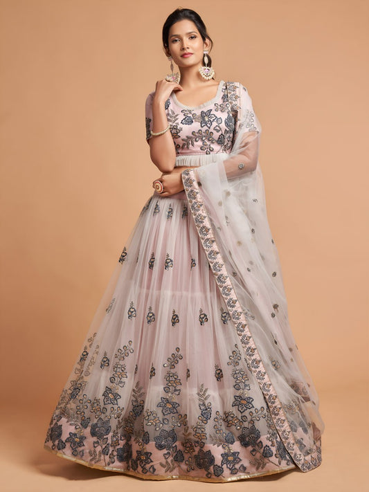 Sehen Sie umwerfend aus in diesem wunderschönen cremefarbenen Lehenga-Set