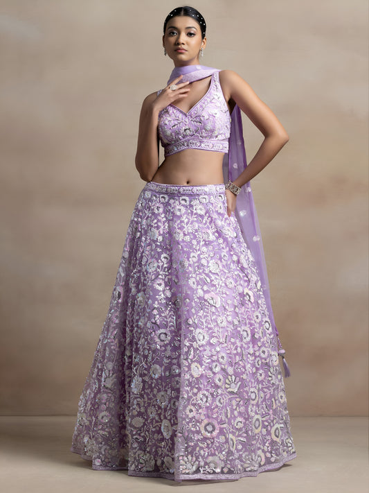 Sehen Sie umwerfend aus in diesem wunderschönen cremefarbenen Lehenga-Set