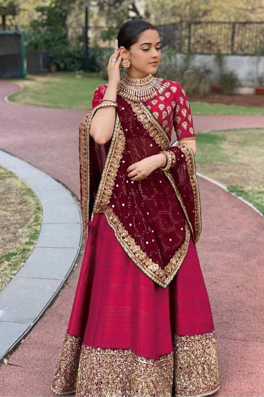 Sehen Sie umwerfend aus in diesem wunderschönen cremefarbenen Lehenga-Set