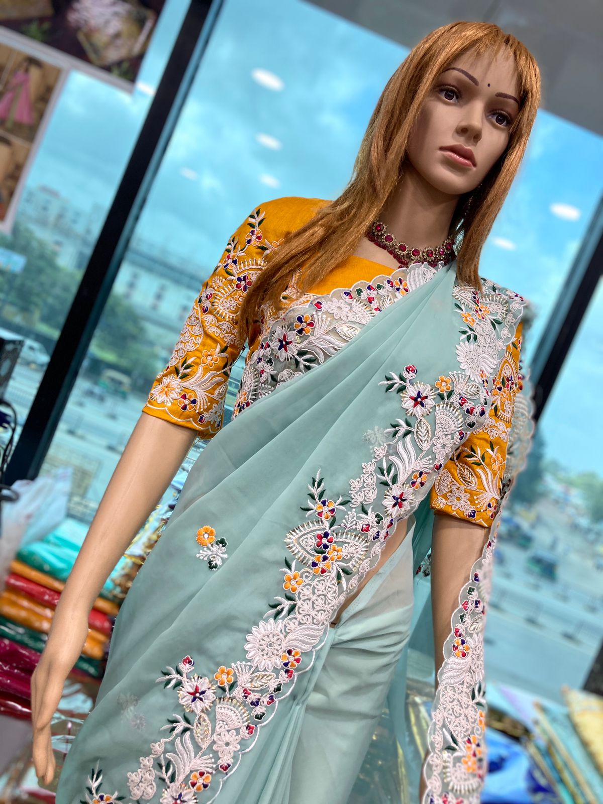 Zari-Jacquard-Bordüre mit Zari-Futter im vollen Sari