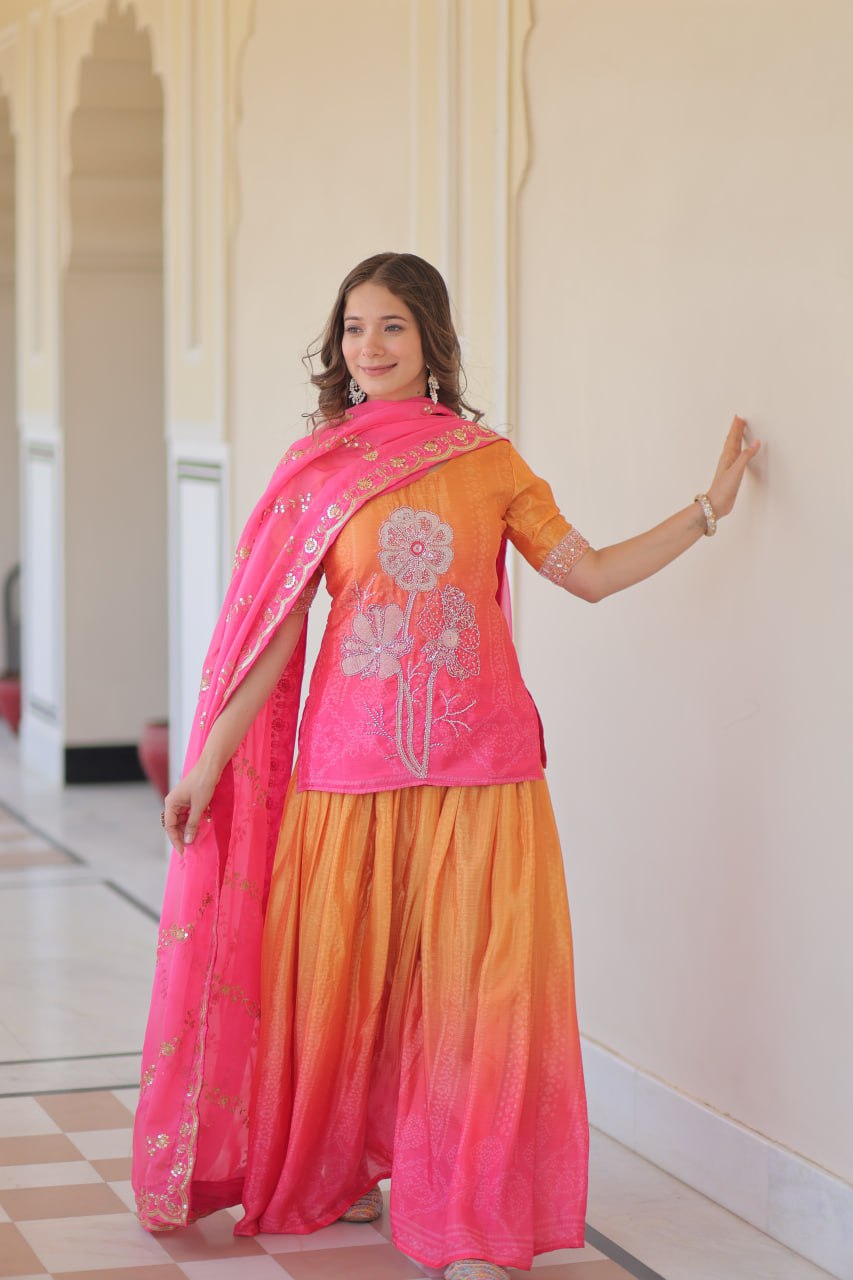Kleid aus Georgette-Imitat mit üppiger Paillettenstickerei