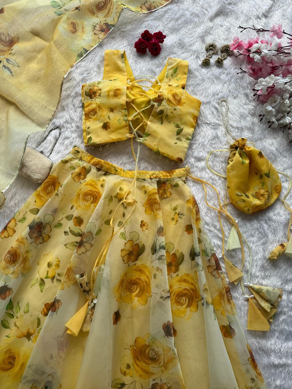 Sehen Sie umwerfend aus in diesem wunderschönen cremefarbenen Lehenga-Set