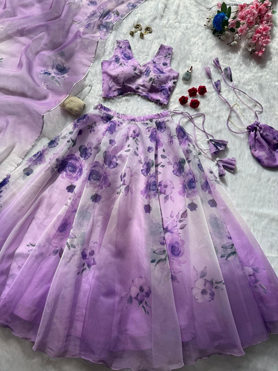 Sehen Sie umwerfend aus in diesem wunderschönen cremefarbenen Lehenga-Set