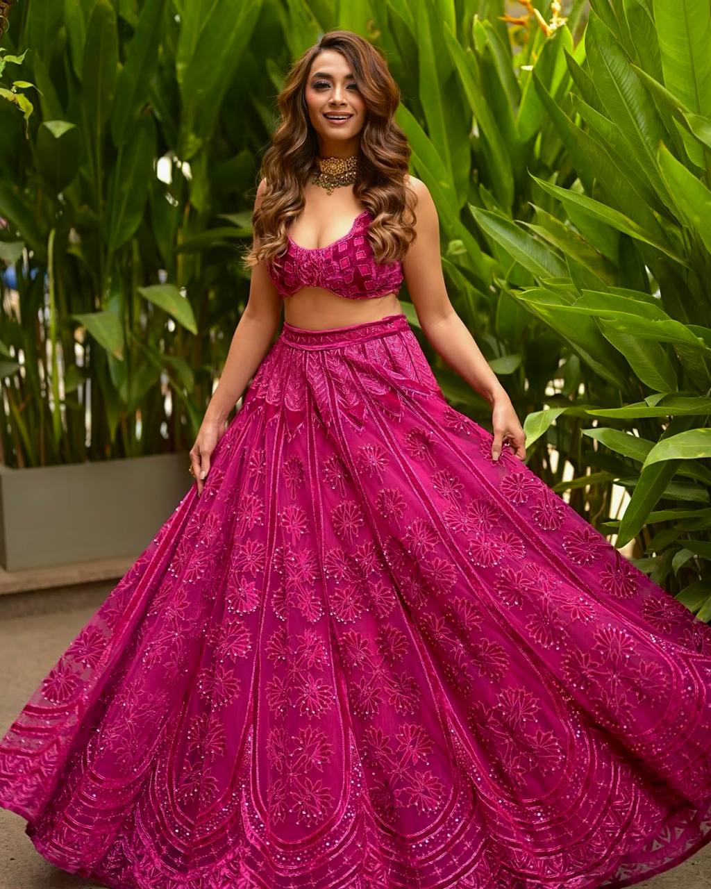 Sehen Sie umwerfend aus in diesem wunderschönen cremefarbenen Lehenga-Set
