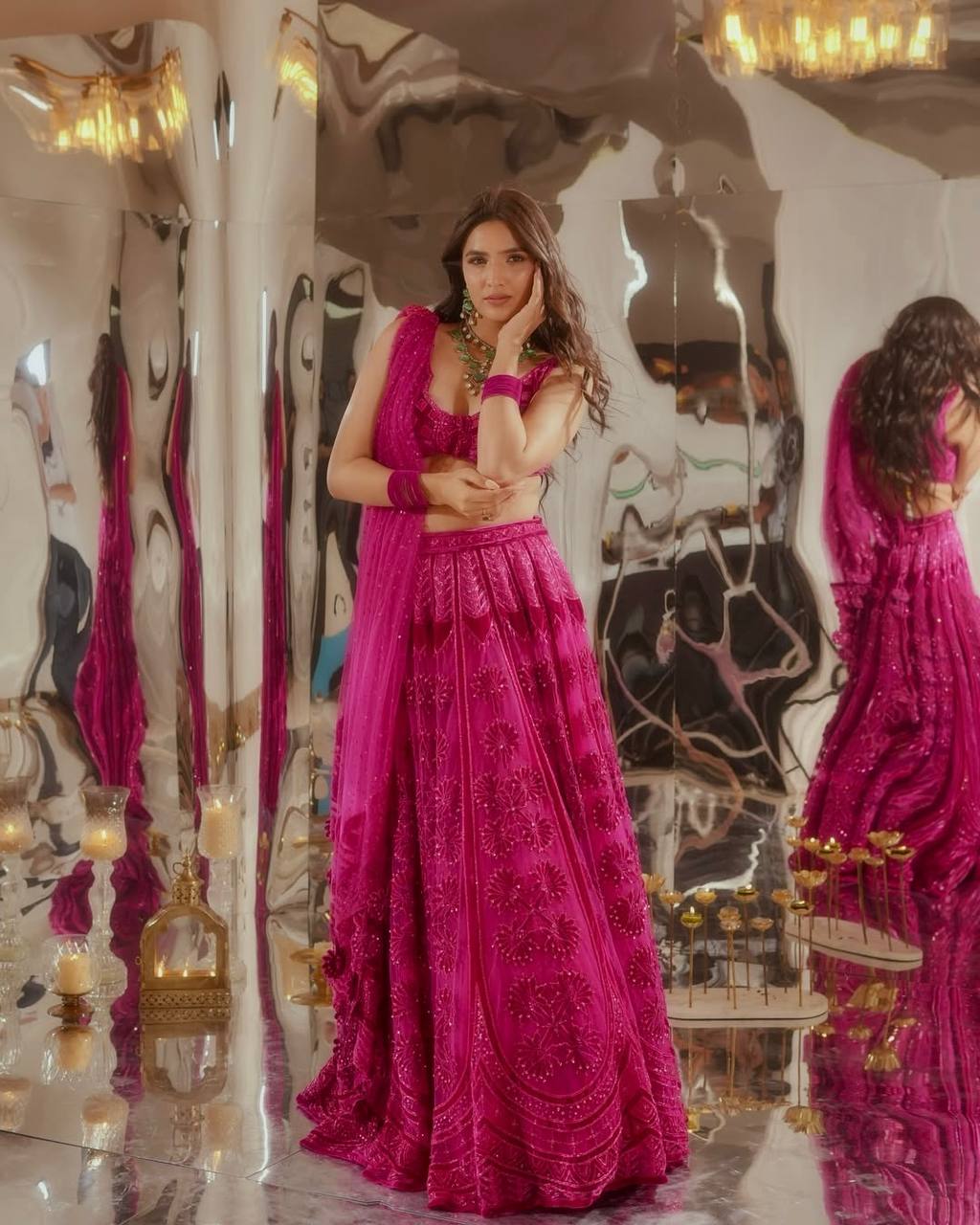 Sehen Sie umwerfend aus in diesem wunderschönen cremefarbenen Lehenga-Set