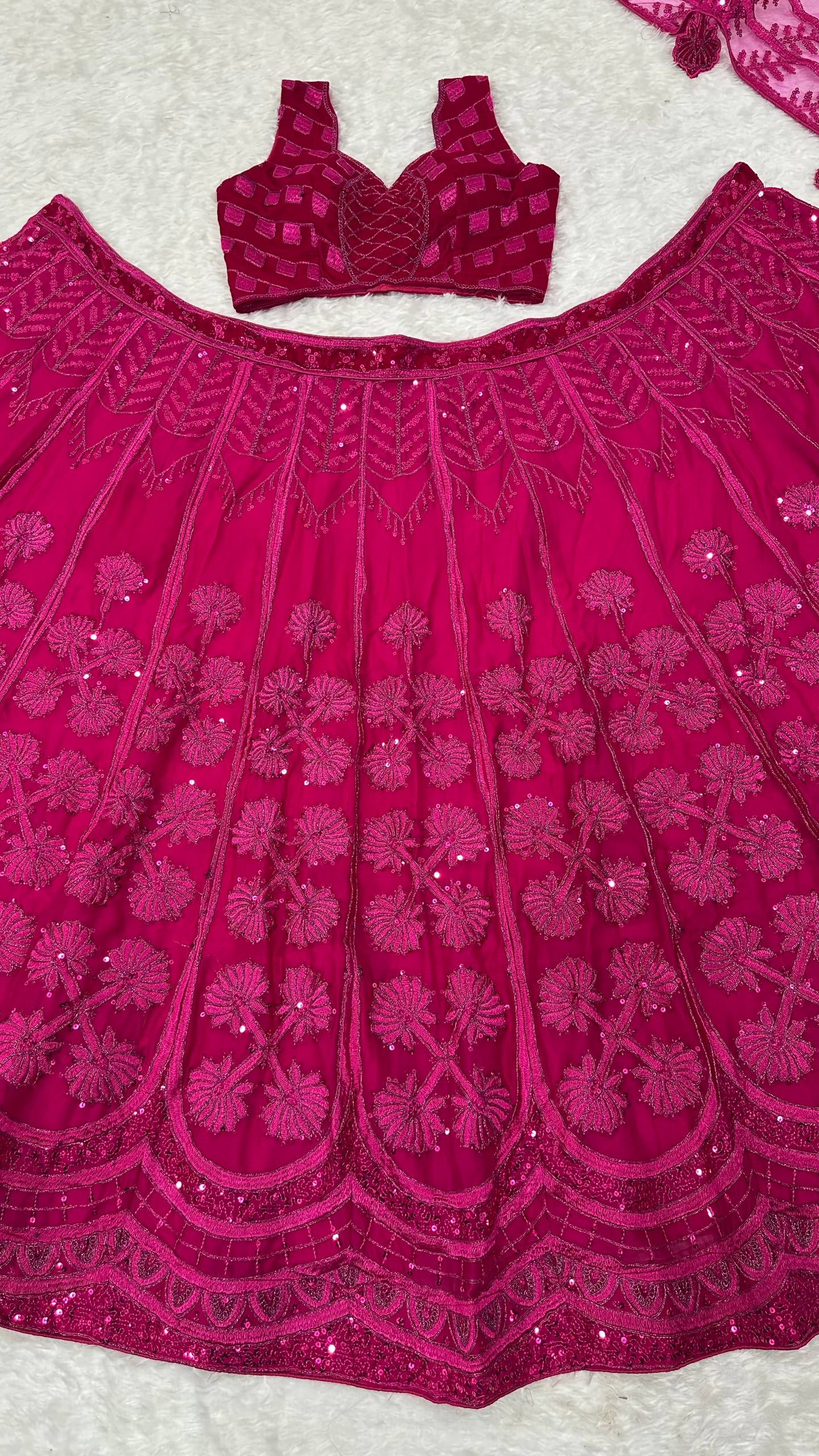 Sehen Sie umwerfend aus in diesem wunderschönen cremefarbenen Lehenga-Set