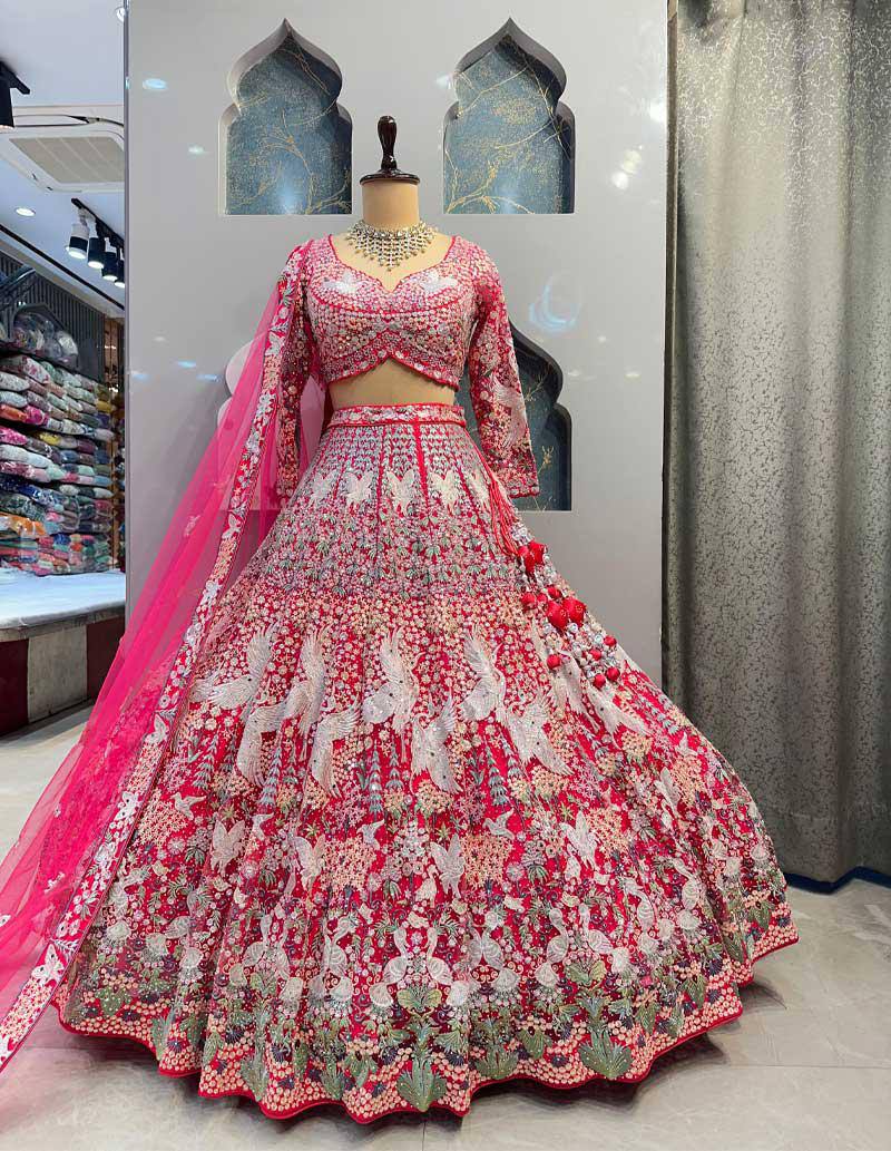 Sehen Sie umwerfend aus in diesem wunderschönen cremefarbenen Lehenga-Set