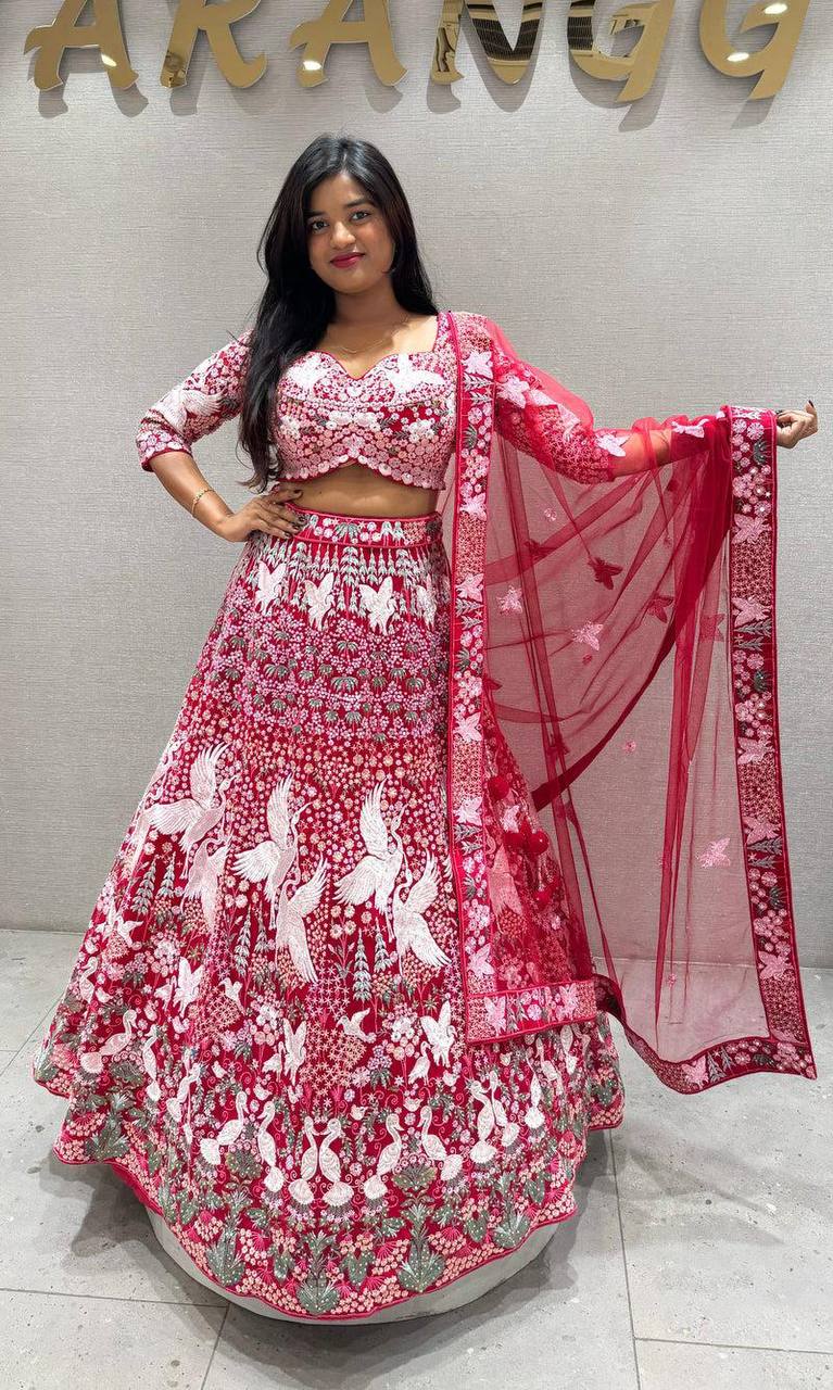 Sehen Sie umwerfend aus in diesem wunderschönen cremefarbenen Lehenga-Set