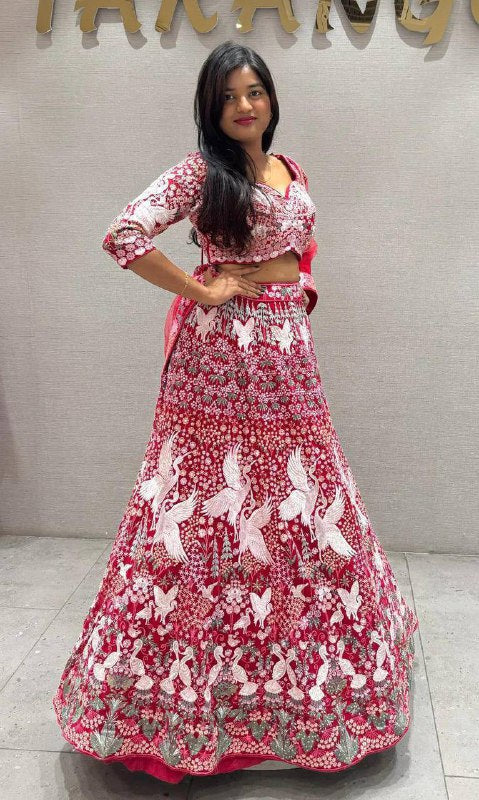 Sehen Sie umwerfend aus in diesem wunderschönen cremefarbenen Lehenga-Set