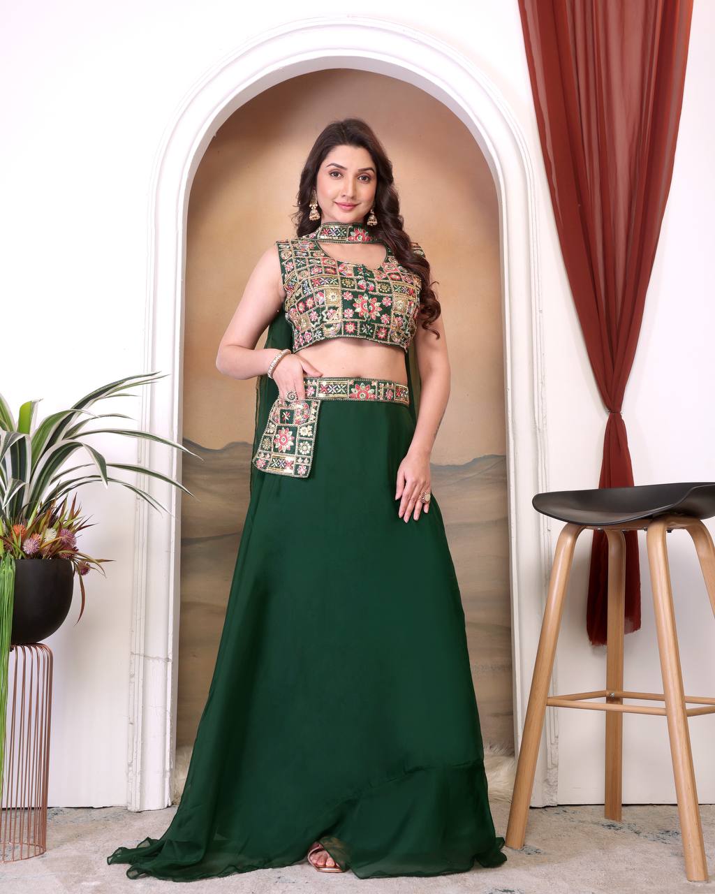 CHOLI LEHENGA BRODÉ EN VELOURS DE SÉQUENCE DE CORDON DE STYLE NEW BEUTIQUE