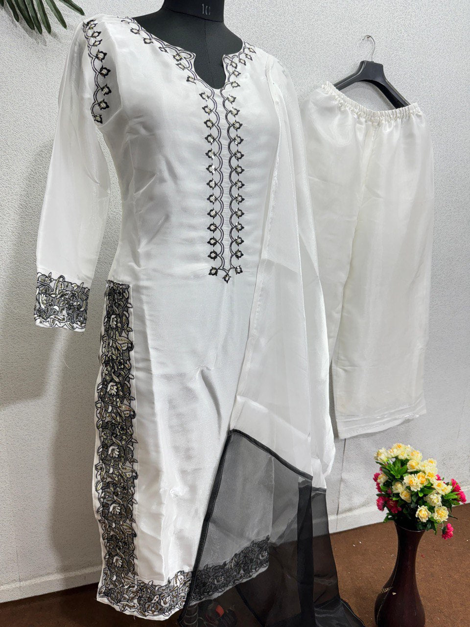 DESIGNER JIMMY CHOO WHITE PLAZZO SUIT SET