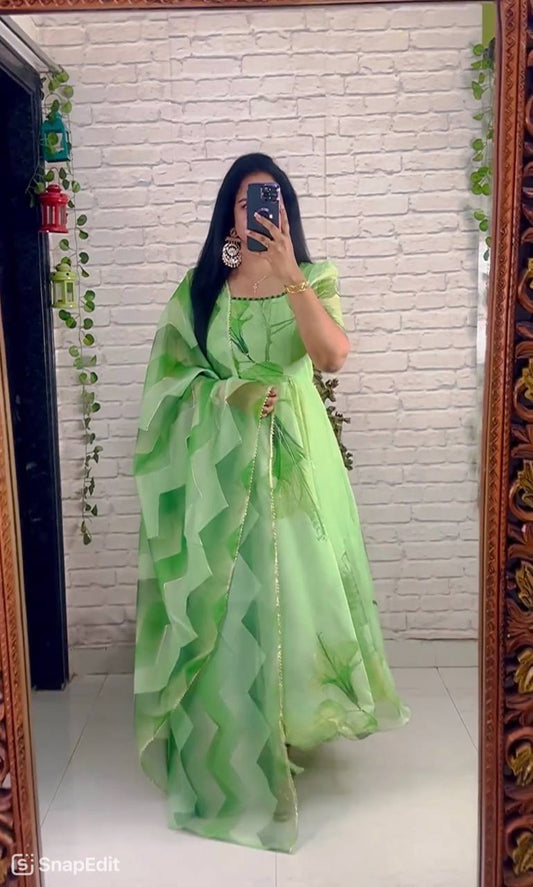 Presenting New Green Color’s Summer Đěsigner Colletion Anarkali Suit Fancy Style