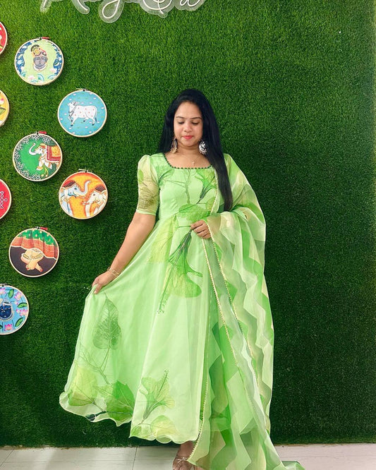 Presenting New Green Color’s Summer Đěsigner Colletion Anarkali Suit Fancy Style