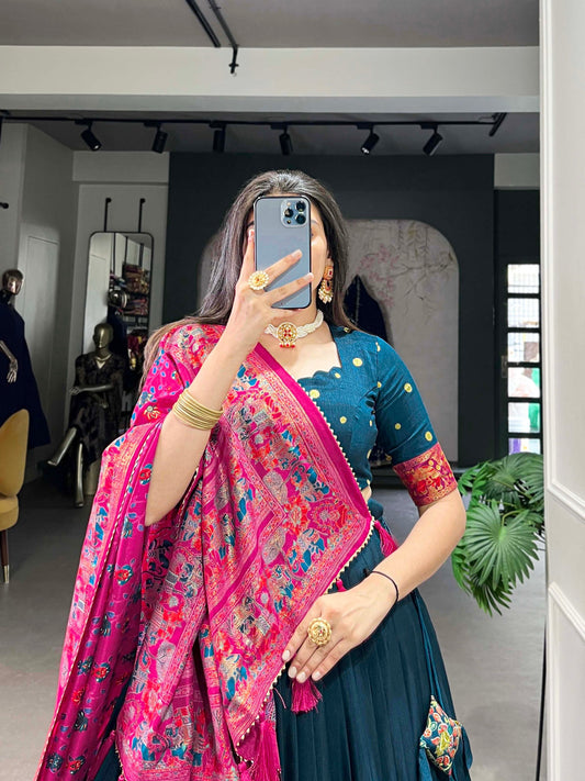 Lancement de Lehenga évasé de 4 mètres avec broderie à paillettes