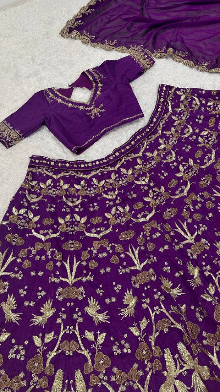 Sehen Sie umwerfend aus in diesem wunderschönen cremefarbenen Lehenga-Set