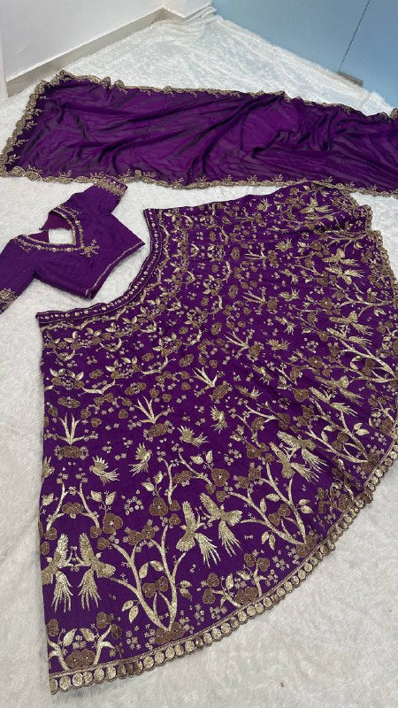 Sehen Sie umwerfend aus in diesem wunderschönen cremefarbenen Lehenga-Set