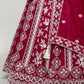 Soyez magnifique dans ce magnifique ensemble lehenga blanc cassé
