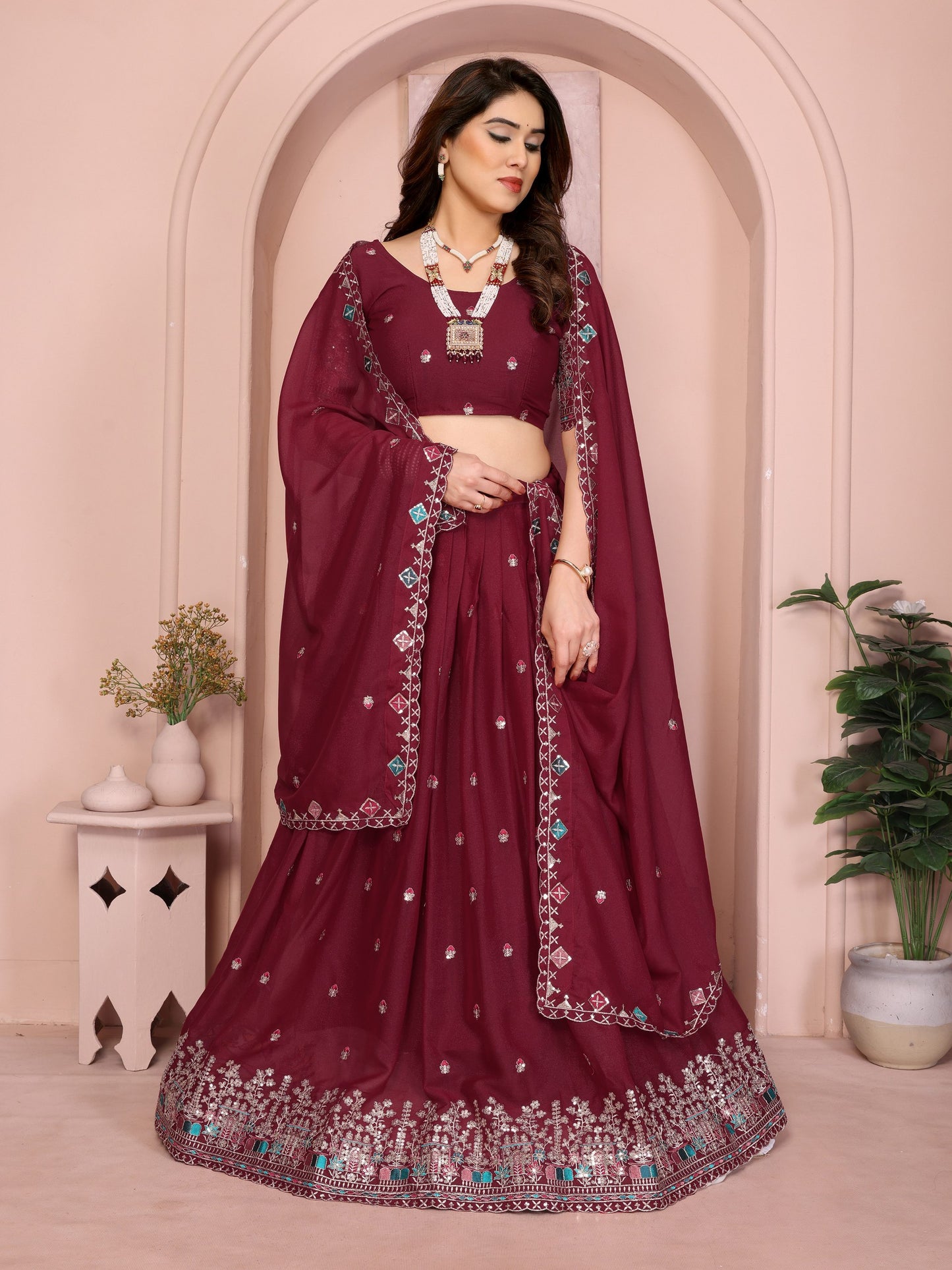 Fendy Silk Embroidery Work Stitch avec toile Lehenga Choli