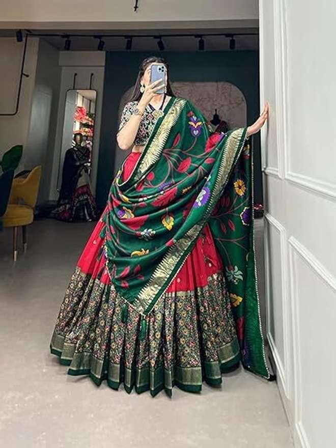 Soyez magnifique dans ce magnifique ensemble lehenga blanc cassé