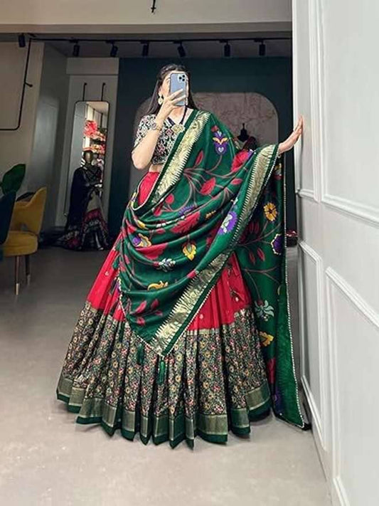 Soyez magnifique dans ce magnifique ensemble lehenga blanc cassé