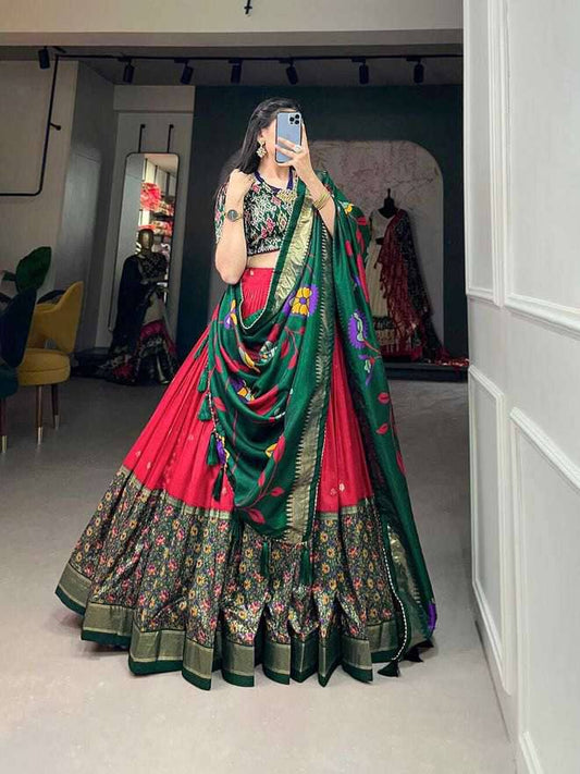 Soyez magnifique dans ce magnifique ensemble lehenga blanc cassé